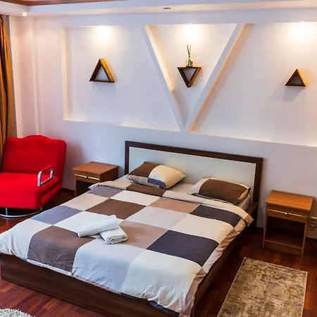 Apartment Charming And Intimate Getaway In - Near Unirii Square *